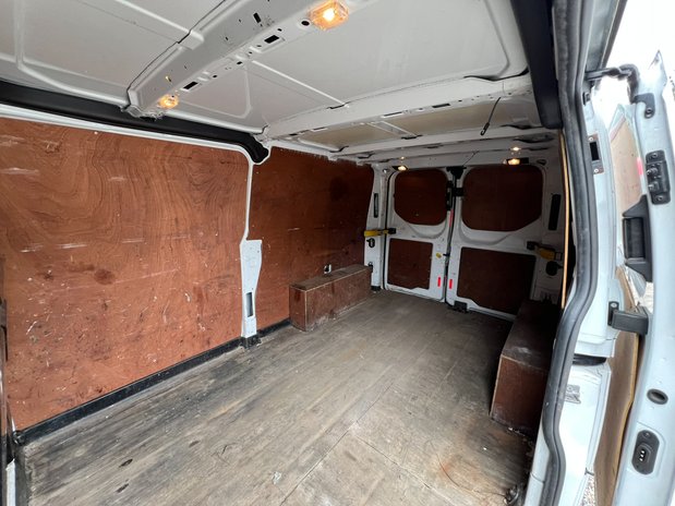 Ford Transit Custom LWB L2H1 Low Roof Limited 300 Air Con Ply Lined Sensors EURO 6 NO VAT 13