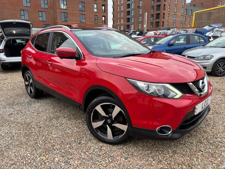 Nissan Qashqai N-TEC PLUS DIG-T.. GLASS ROOF.. SAT NAV.. REVERSING CAMERA.. 5 SERVICES