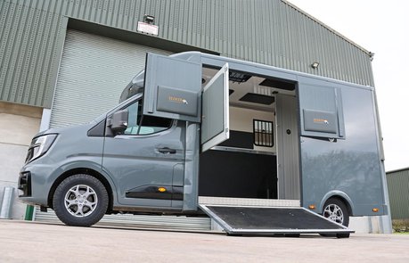 2026 Brand new 3.5 and 4.5 ton automatic New shape Renault master from Seeker Uk from £54950 plus vat Stallion build ideal for large horses 