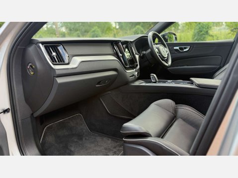 Volvo XC60 2.0 XC60 R-Design Pro T8 Recharge AWD Auto 4WD 5dr 10