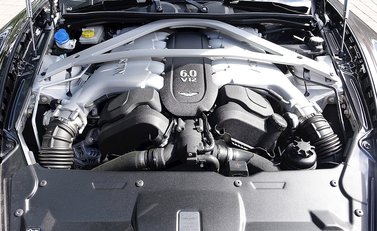 Aston Martin V12 Vantage Roadster 2