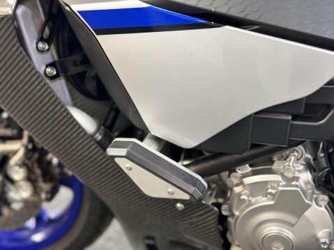 Yamaha R1M 1000 Super Sports Petrol Manual (200 ps) 30