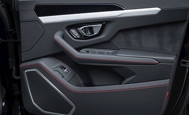 Lamborghini Urus 24