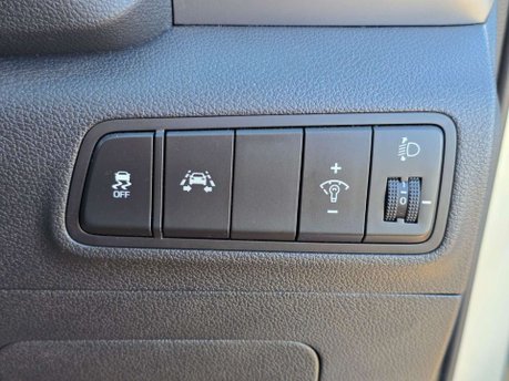 Hyundai TUCSON 1.7 CRDi Blue Drive SE Nav SUV 5dr Diesel DCT Euro 6 (s/s) (141 ps) 28