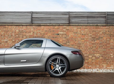 Mercedes-Benz SLS AMG 27