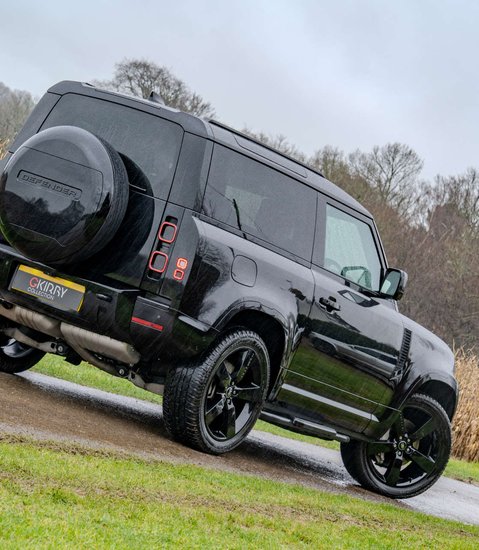 Land Rover Defender D300 X-Dynamic HSE 1
