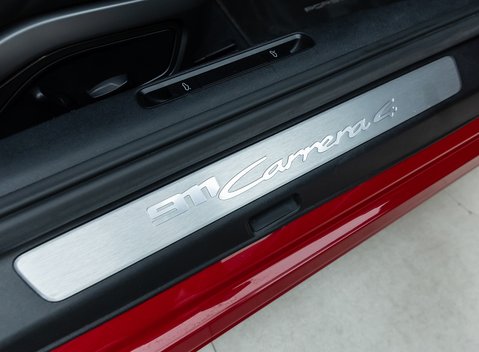 Porsche 911 Carrera 4 (992) 25