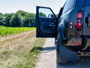 Land Rover Defender D300 HSE HardTop 7