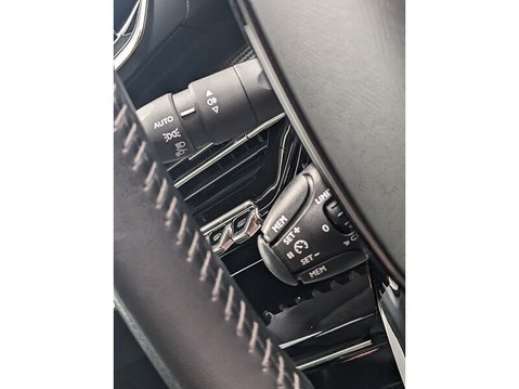 Peugeot 208 PURETECH ALLURE PREMIUM S/S 28