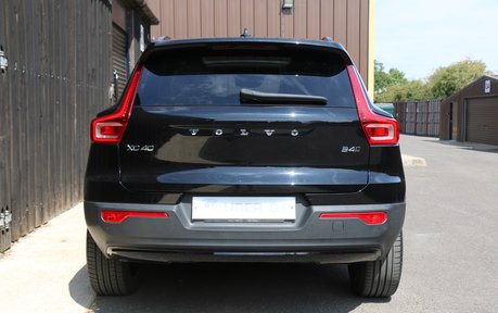 Volvo XC40 B4 R-Design Pro AWD MHEV - Pan Roof, Leather, Apple CarPlay 7