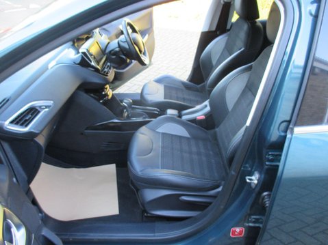 Peugeot 2008 1.2 PureTech Allure EAT Euro 6 (s/s) 5dr 23
