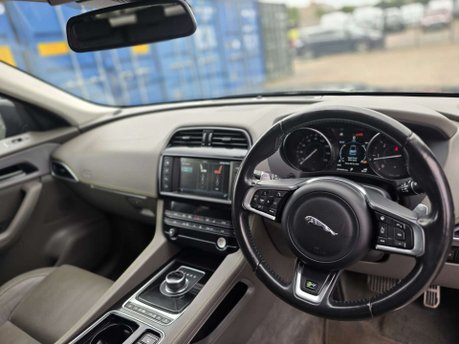 Jaguar F-Pace 2.0 D180 R-Sport SUV 5dr Diesel Auto AWD Euro 6 (s/s) (180 ps) 6