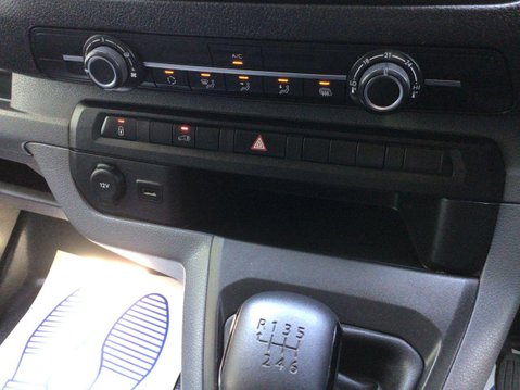 Vauxhall Vivaro 1.5 L2H1 2900 SPORTIVE S/S 101 BHP 14