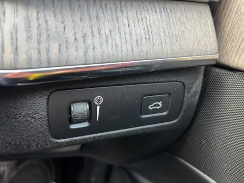 Volvo XC90 2.0 B5 MHEV Inscription Auto 4WD Euro 6 (s/s) 5dr 15