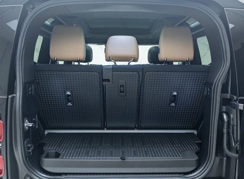 Land Rover Defender 90 D350 X-DYNAMIC HSE 32