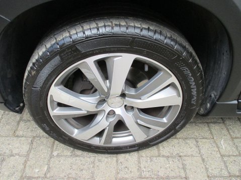 Peugeot 2008 1.2 PureTech Allure Premium Euro 6 (s/s) 5dr 11