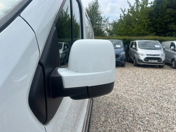 Renault Trafic SWB L1H1 (SOLD) Sportive SL27 Air Con Alloys Nav Sensors EURO 6 NO VAT 20