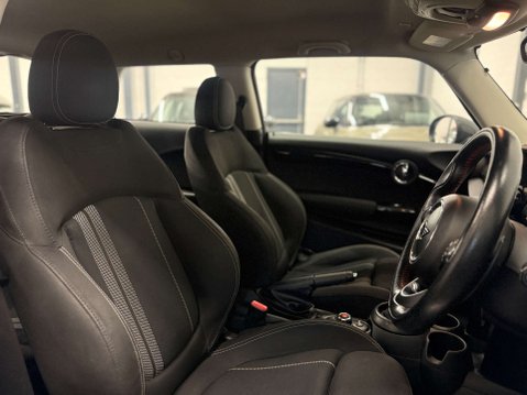 Mini Hatch 2.0 Cooper S Auto 3dr 17