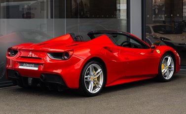 Ferrari 488 SPIDER 4