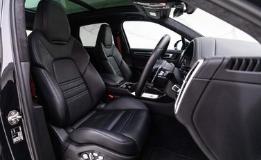 Porsche Cayenne TURBO S 6