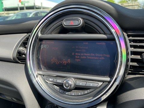 Mini Convertible 1.5 Cooper 2dr [Chili/Media Pack XL] 35