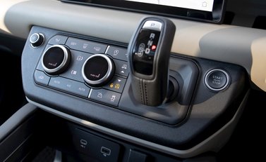 Land Rover Defender 110 HSE D240 24