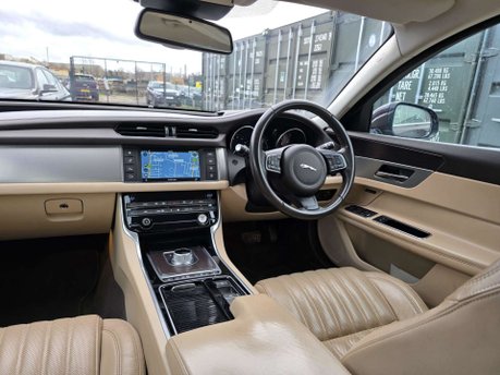Jaguar XF 2.0d Portfolio Saloon 4dr Diesel Auto Euro 6 (s/s) (180 ps) 18