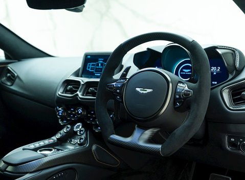 Aston Martin V12 Vantage 9