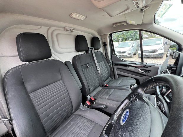 Ford Transit Custom SWB L1H1 (SOLD) 300 Limited Alloys Air Con Sensors Cruise EURO 6 27