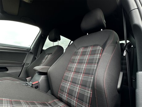 Volkswagen Golf GTI PERFORMANCE TSI DSG 48