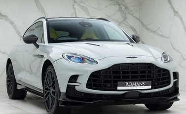 Aston Martin DBX 707 1