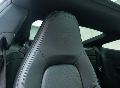 Porsche 911 Carrera 4 (992) 12