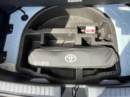 Toyota Yaris ICON HEV CVT 69