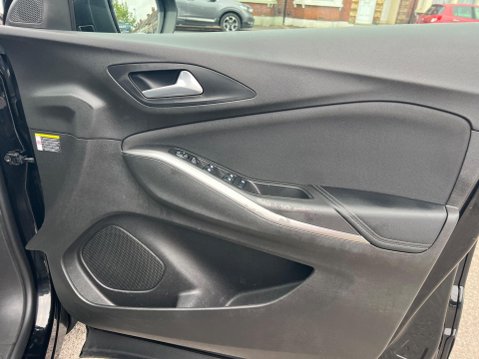 Vauxhall Grandland X 1.2 Turbo SE Auto Euro 6 (s/s) 5dr 31