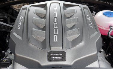 Porsche Macan Turbo Performance Package 27
