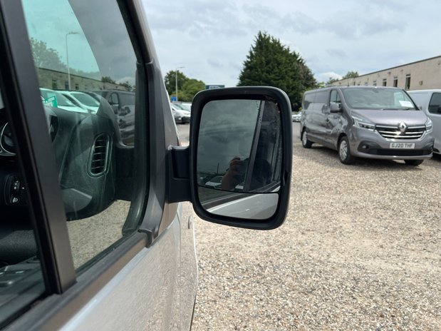 Renault Trafic SWB L1H1 Low Roof Sportive Air Con Nav EURO 6 NO VAT 17