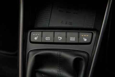 Hyundai BAYON T-GDI PREMIUM MHEV 38