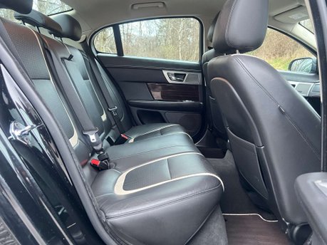 Jaguar XF 2.2d Portfolio Saloon 4dr Diesel Auto Euro 5 (s/s) (200 ps) 41