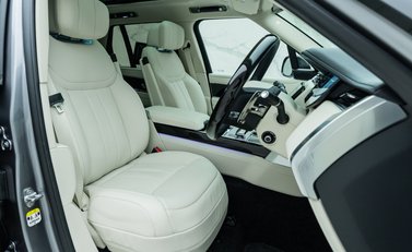 Land Rover Range Rover P550e Autobiography 11