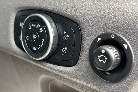 Ford Transit 350 L4 H3 130 ps Trend Panel Van - Air Con 32