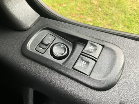 Renault Master ENERGY 35 Business Luton 2dr Diesel Manual FWD LWB Euro 6 (s/s) Tail Lift 28