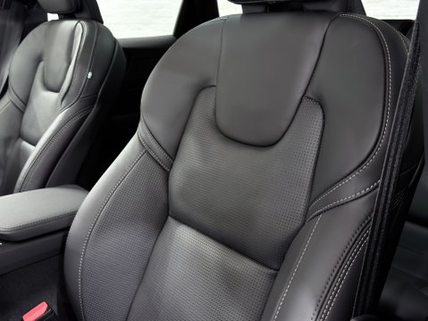 Volvo XC60 B5 ULTRA BLACK EDITION AWD 59