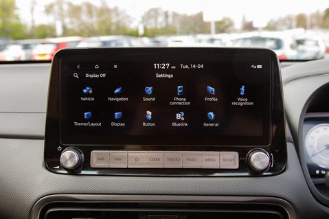 Hyundai KONA PREMIUM 32