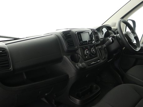 Peugeot Boxer 335 L3H2 2.2 BlueHDi 140 Professional Auto 9
