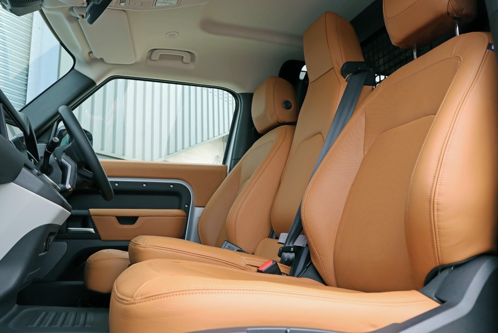 Defender 90 Commercial 22