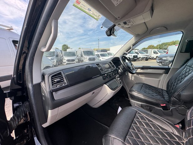 Volkswagen Transporter Crew Cab AUTO SWB L1H1 T32 Sportline Air Con Alloys Sensors EURO 6 NO VAT 15