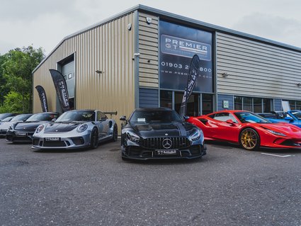 FOURMARKS SUPERCAR CLUB JOINS US FOR OUR ‘PIZZA & PERONI’ THEMED EVENING. 