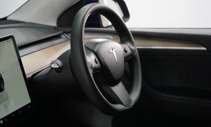 Tesla Model Y LONG RANGE AWD One Owner Deep Metallic Blue Adaptive LEDs Pano Roof VAT Q 15