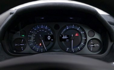 Aston Martin Vantage GT8 12