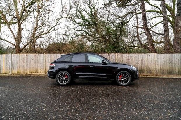 Porsche Macan S PDK. PANO ROOF. BOSE SOUND SYSTEM. HEATED FRONT SEATS. REVERSING CAMERA. 1